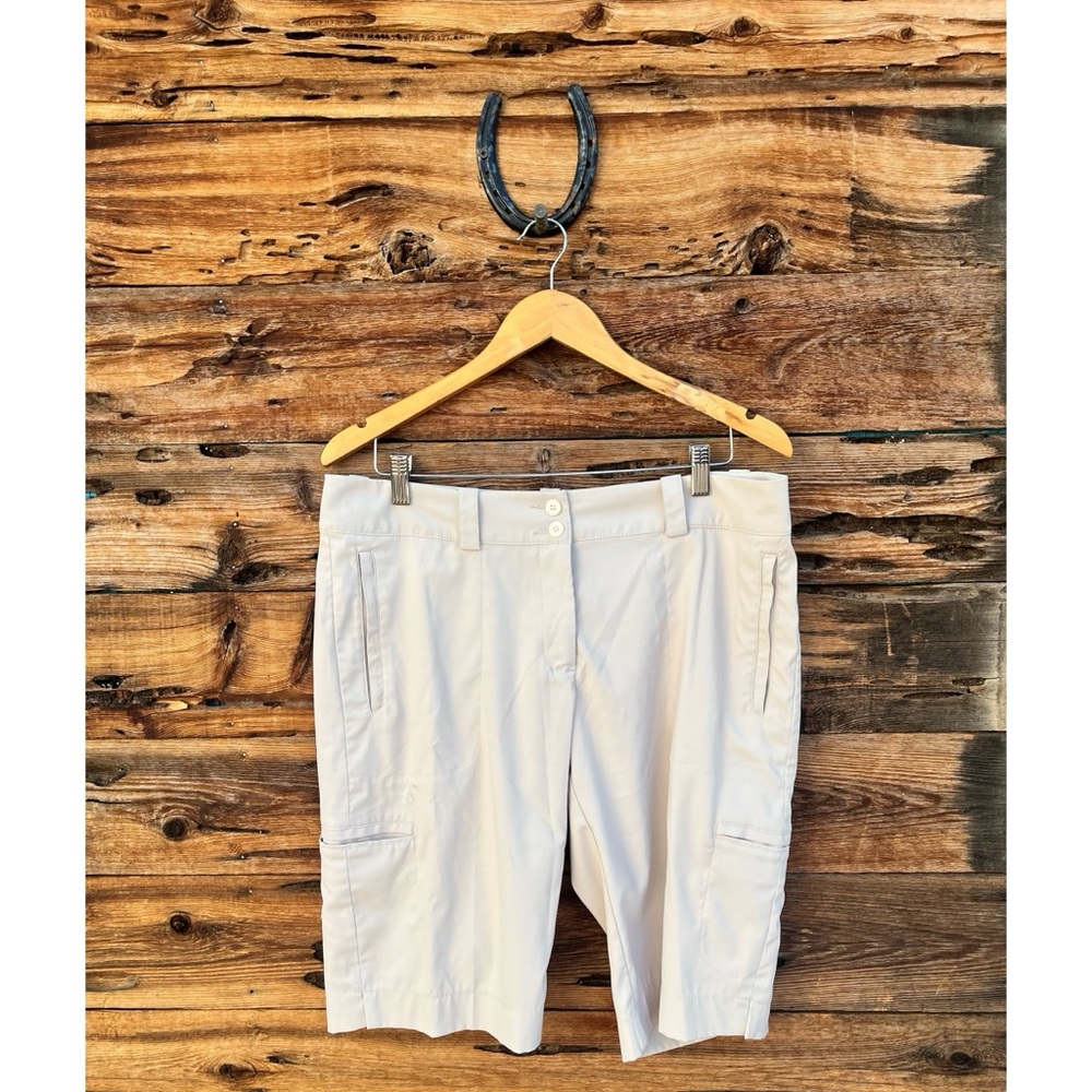 NIKE | Women’s Golf Off White Cream Shorts 12